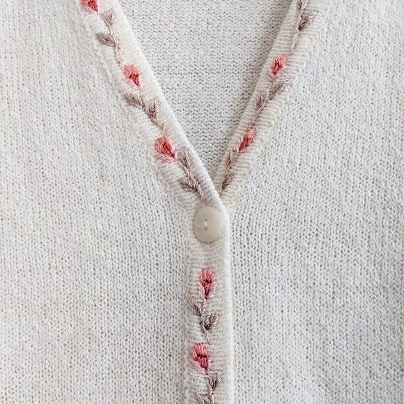 Tanjay Petites Vintage floral embroidered knit vest - Picture 3 of 5